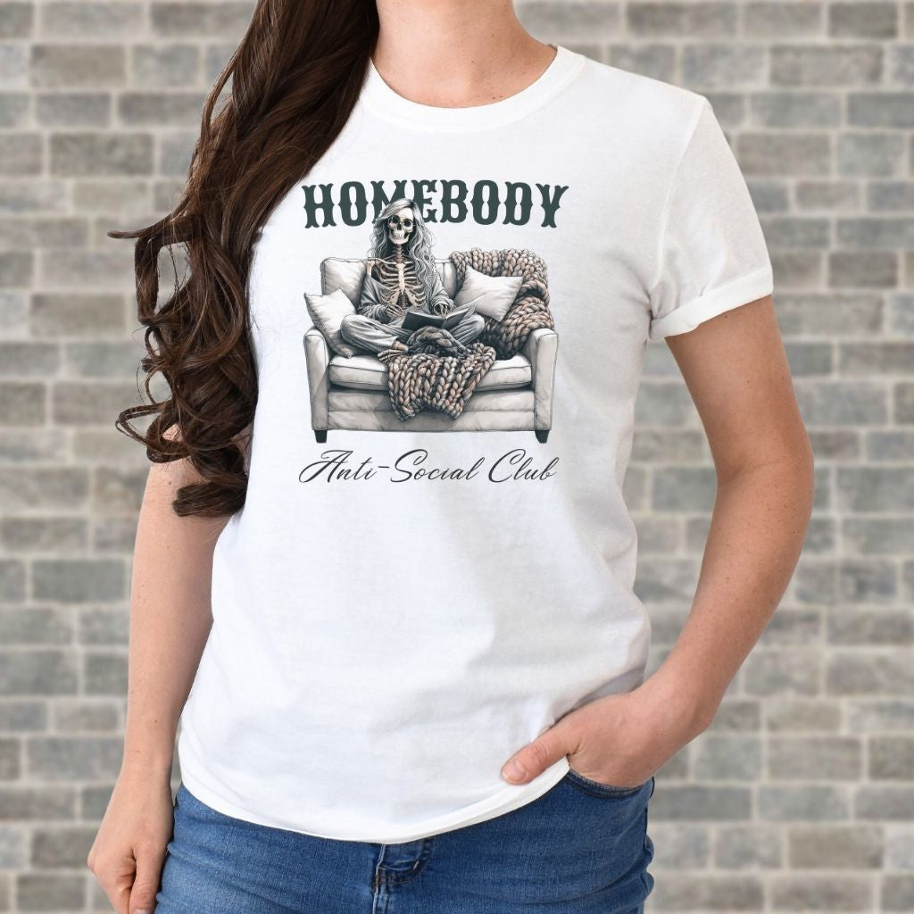 Laidback lounge t-shirt outfit idea for introverts