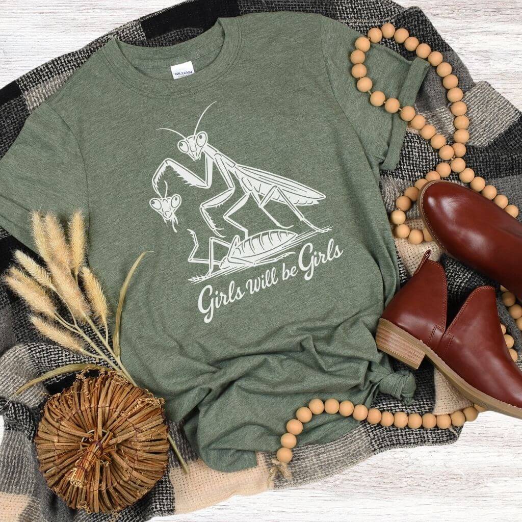 women’s praying mantis graphic tee